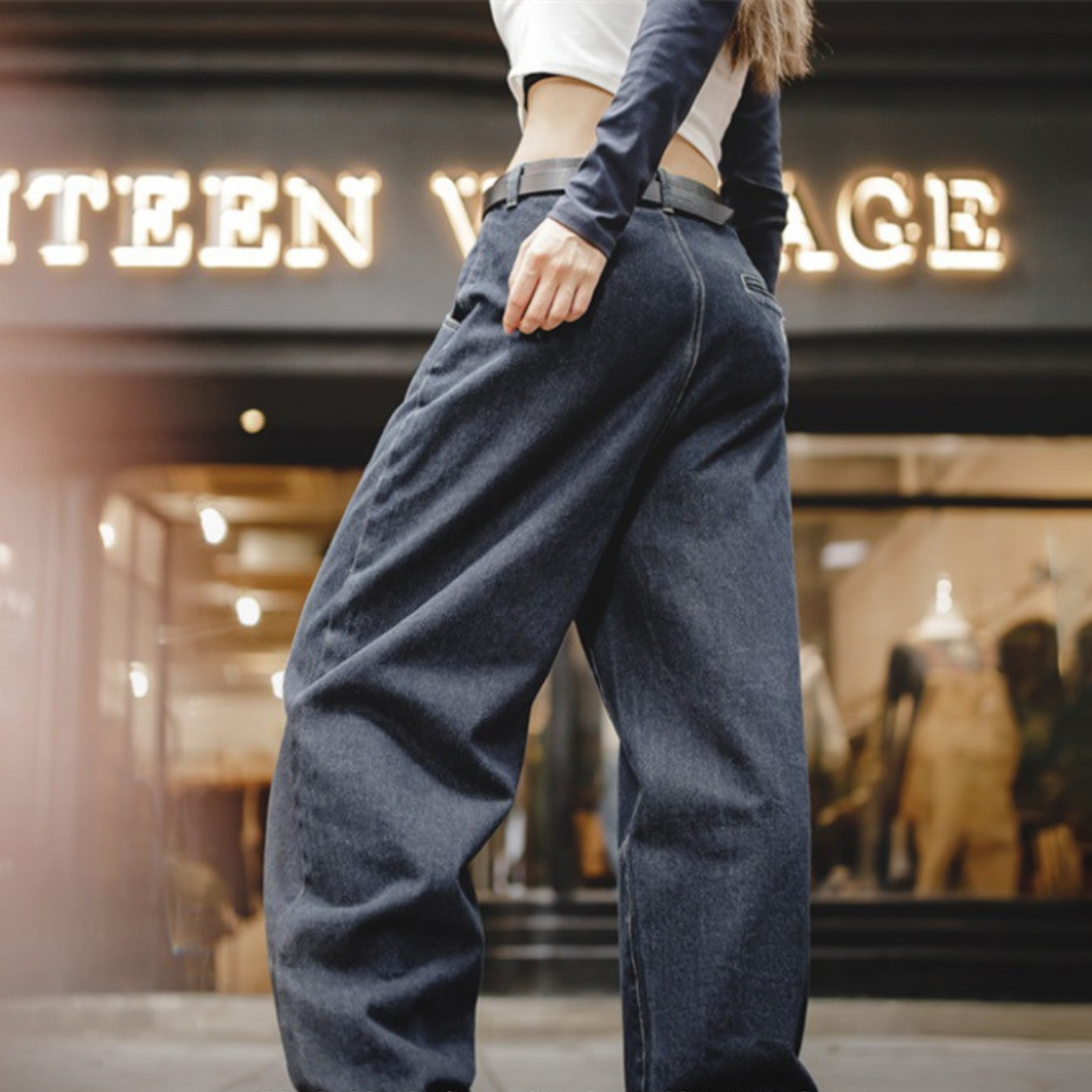 HIGH-WAISTED BAGGY JEAN