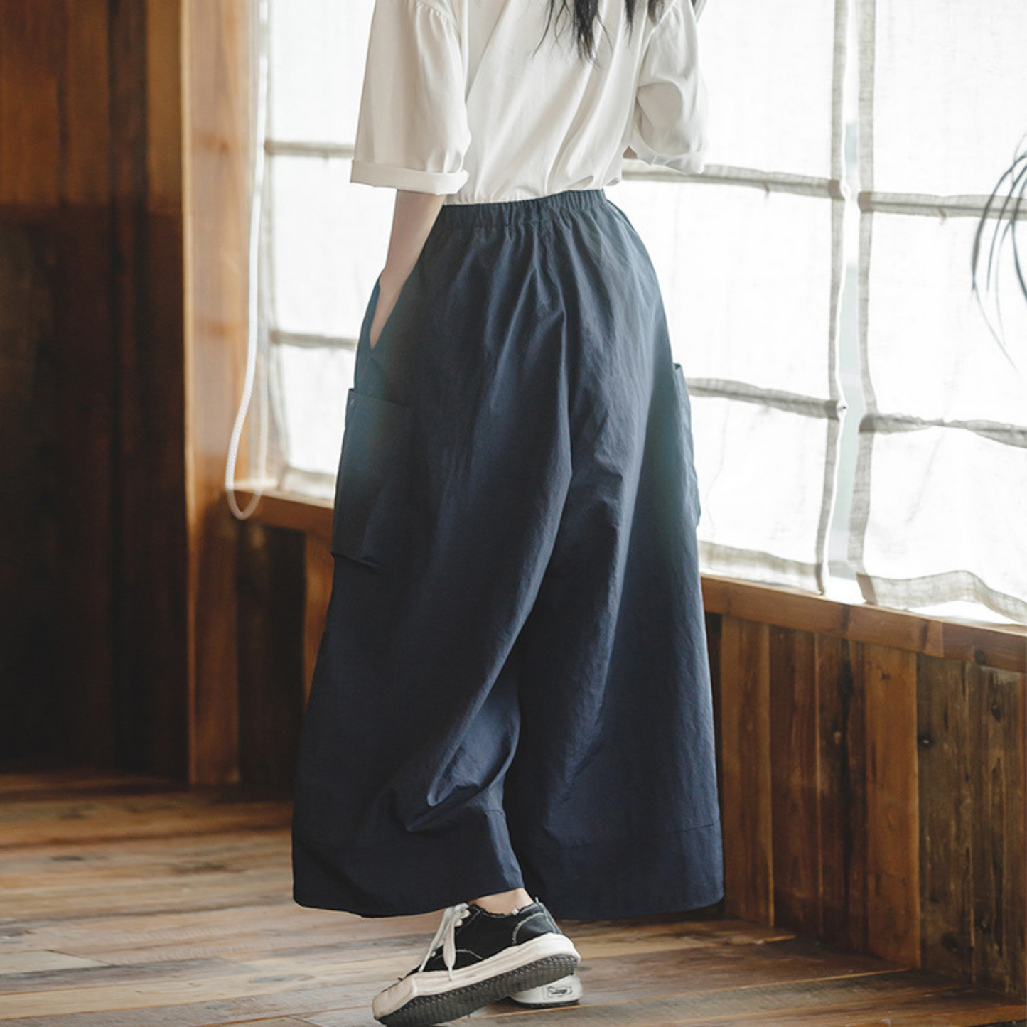 COMFORTABLE WIDE-LEG PANTS