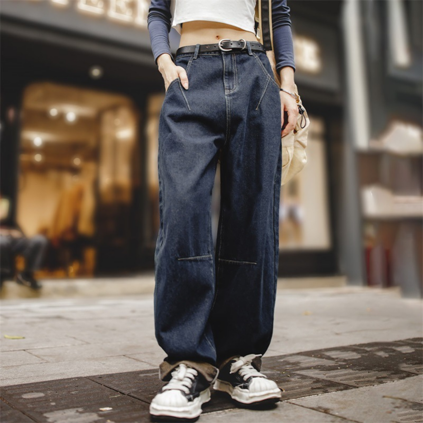 HIGH-WAISTED BAGGY JEAN